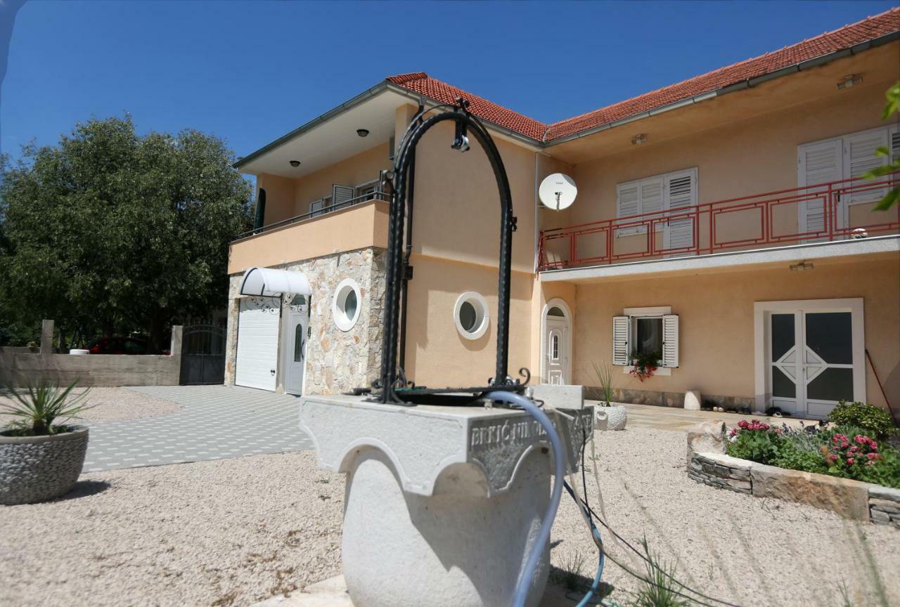 Apartman Delux Brkic Apartment Lozovac Exterior photo